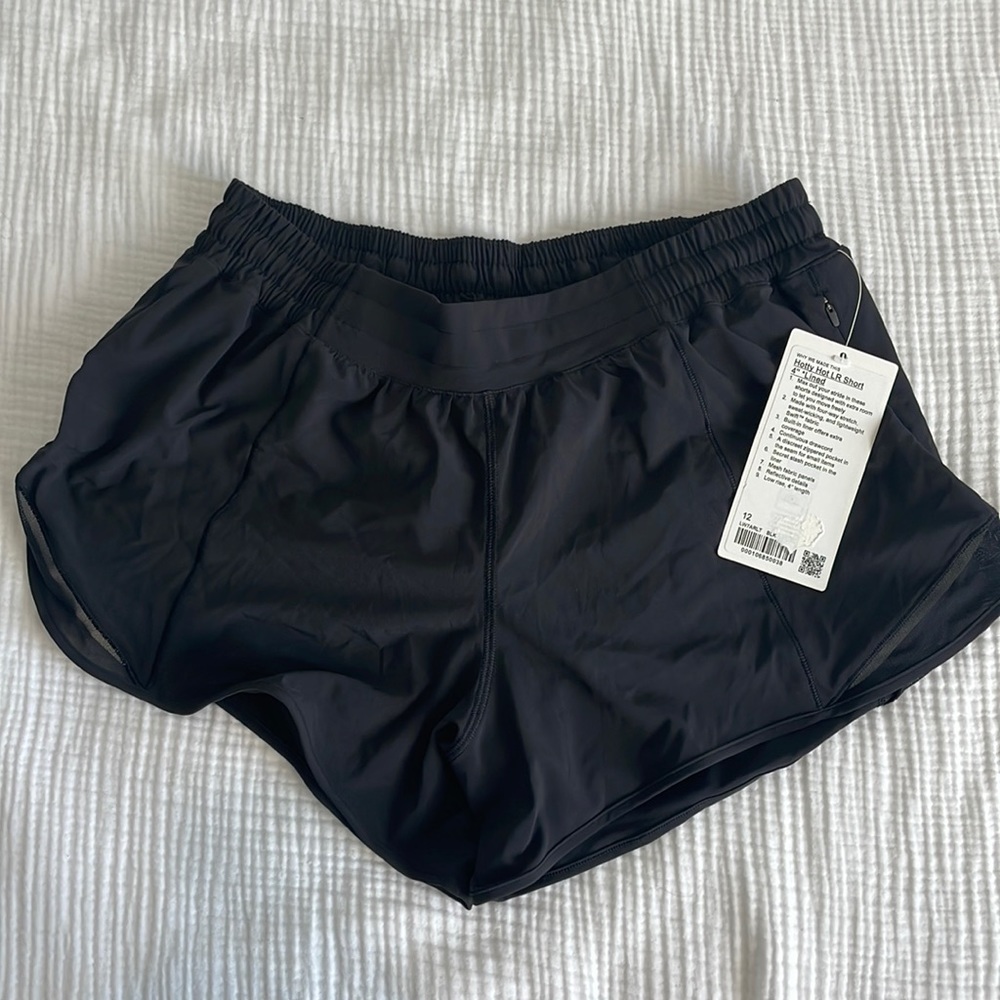 Black Lululemon Hotty Hot LR Short 4”